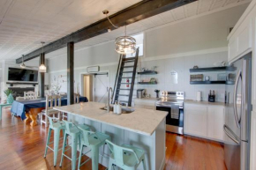 Home On Lake Bob Sandlin with Private Boat Dock!